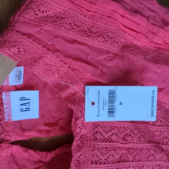NWT Gap medium pink top, with lace & pin tucks - Picture 3 of 7